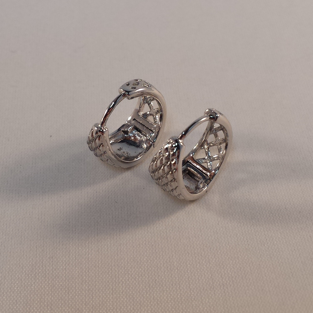 Mens 18K White Gold Filled Diamond Shape Carved Hoop Huggie Earrings 14mm Gift - Picture 3 of 6
